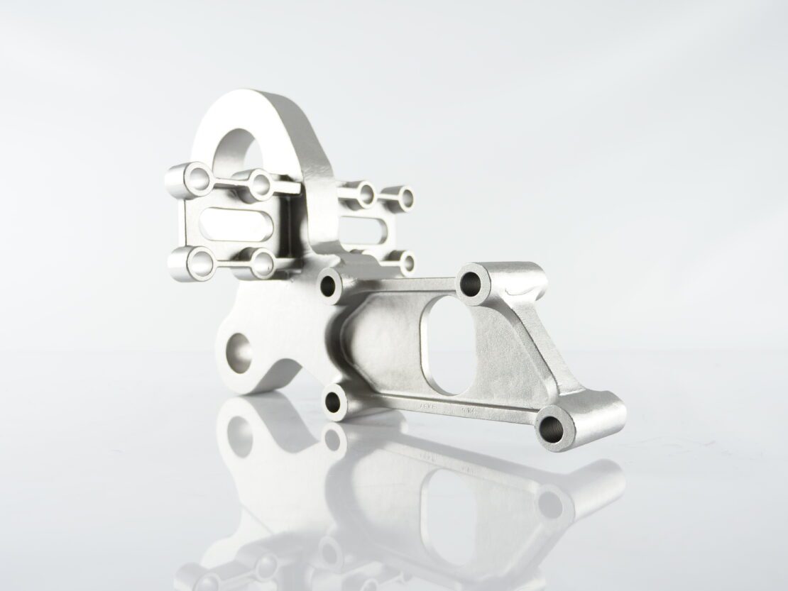 Alloy steel towing and lifting lug